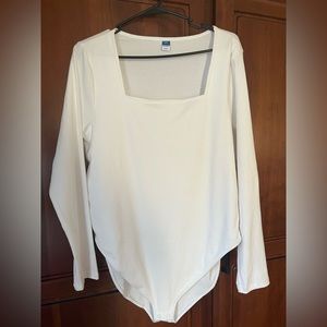 White ribbed long sleeve body suit from Old Navy. Nwt